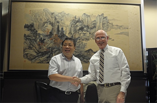 (9)集团党委书记、董事长韩霁昌一行赴美国与国际都会治理协会（ICMA）首席执行官Bob O’Neill签署有关协议.jpg